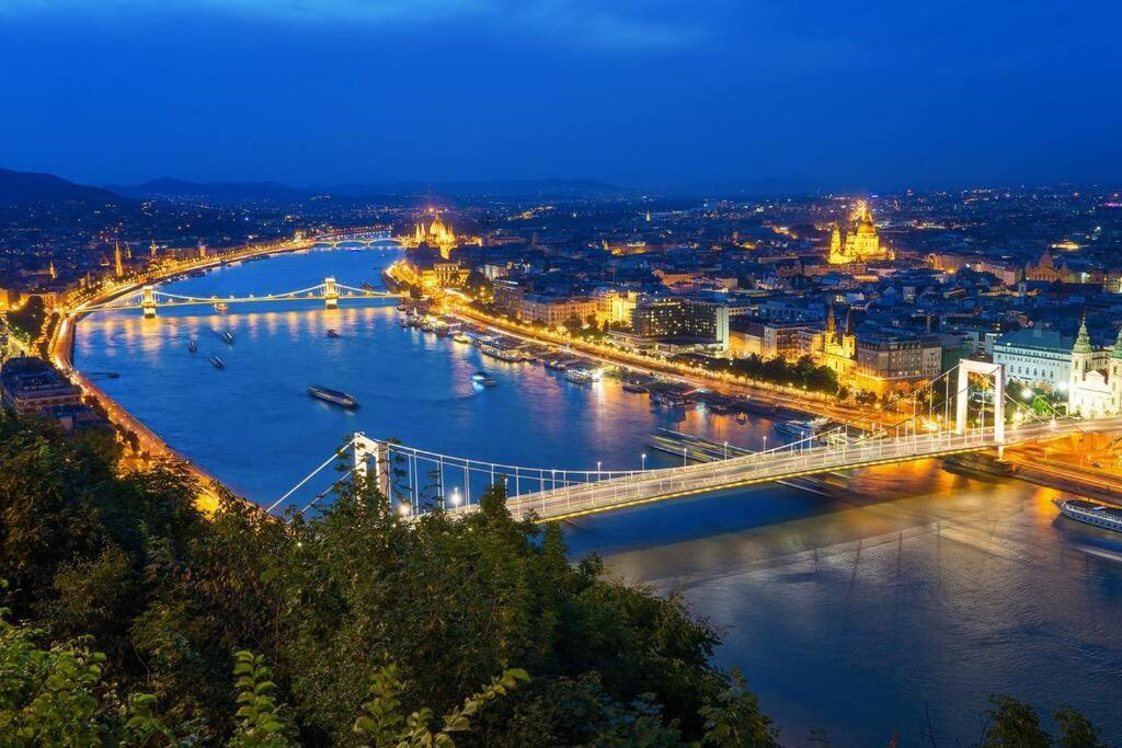 Parisian Soul In The Heart Of Apartman Budapest