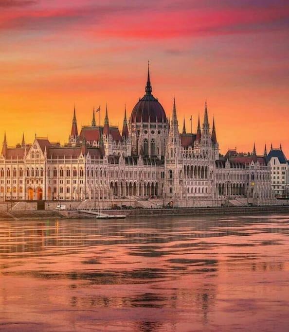 Parisian Soul In The Heart Of Budapešť